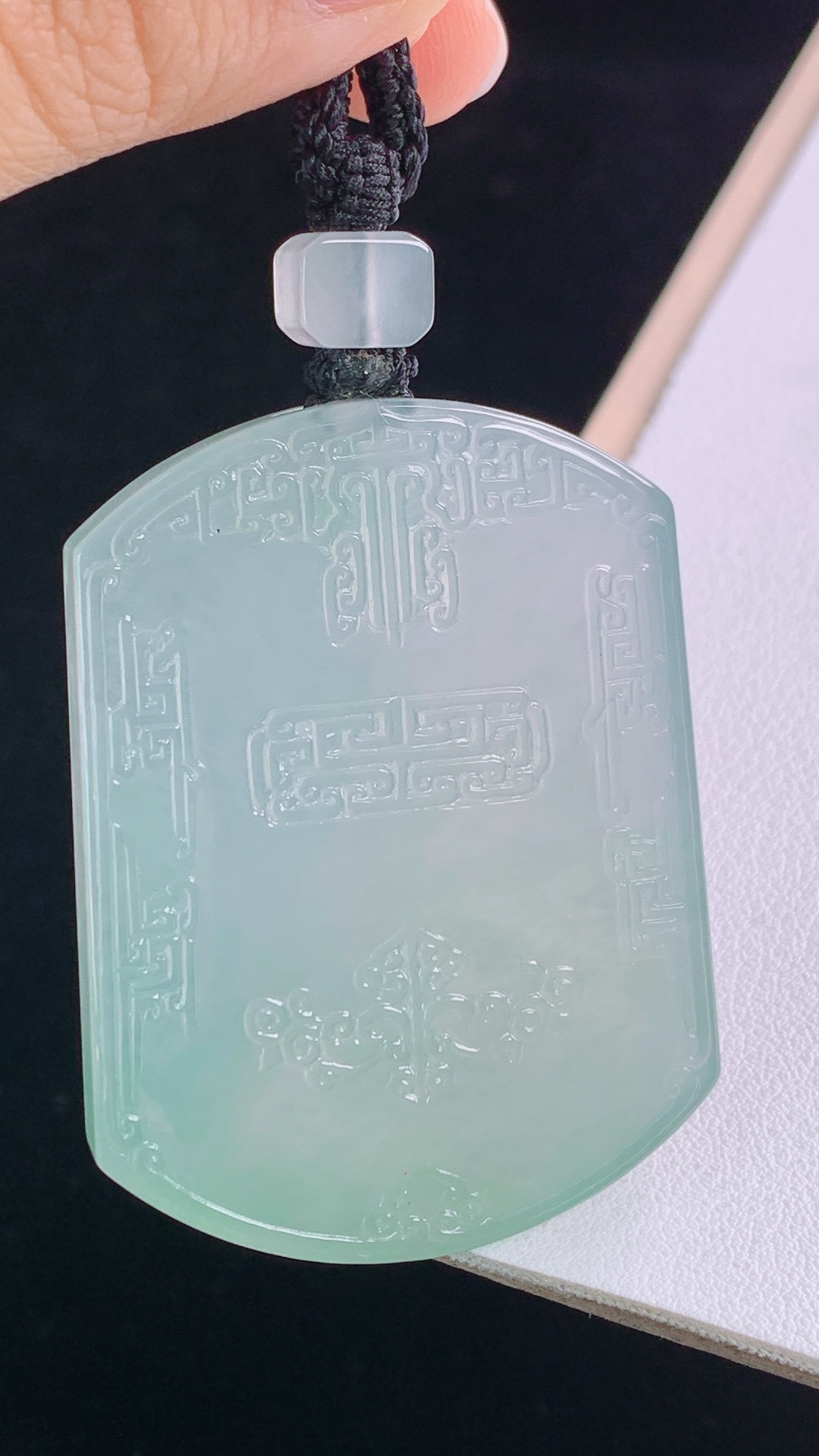 冰种仿古无事牌，冰润荧光，胶感十足，无裂，尺寸:50.6-38.0-5.8mm 6