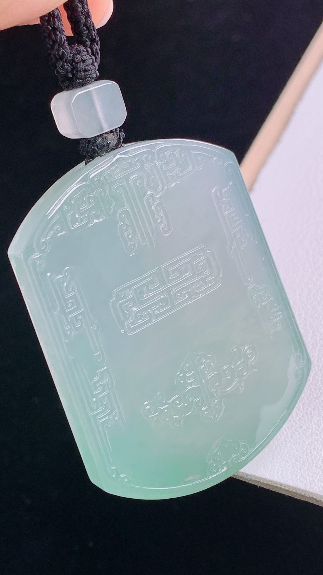 冰种仿古无事牌，冰润荧光，胶感十足，无裂，尺寸:50.6-38.0-5.8mm 6