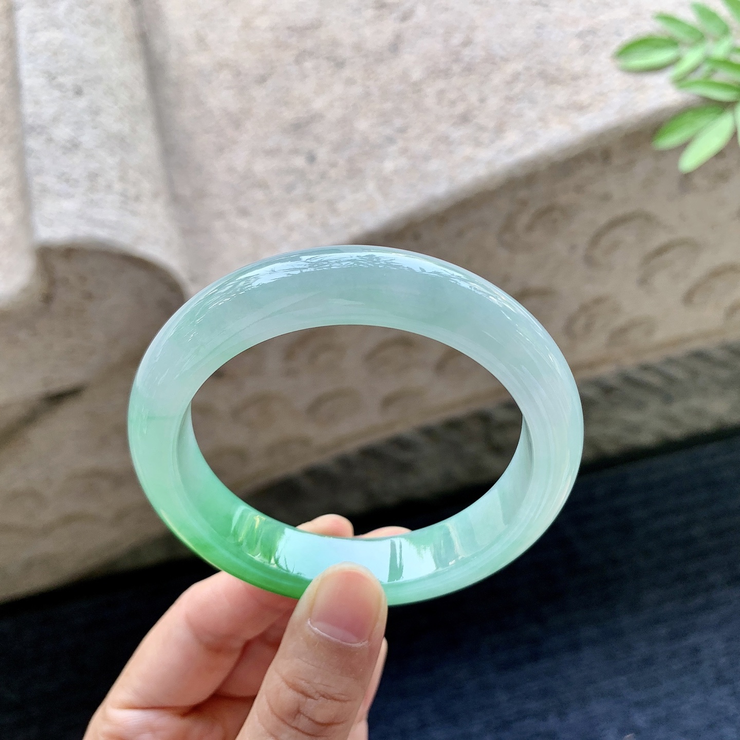 圆条54 55，冰糯飘辣绿，色辣，水润，种老，细腻，打灯有纹线