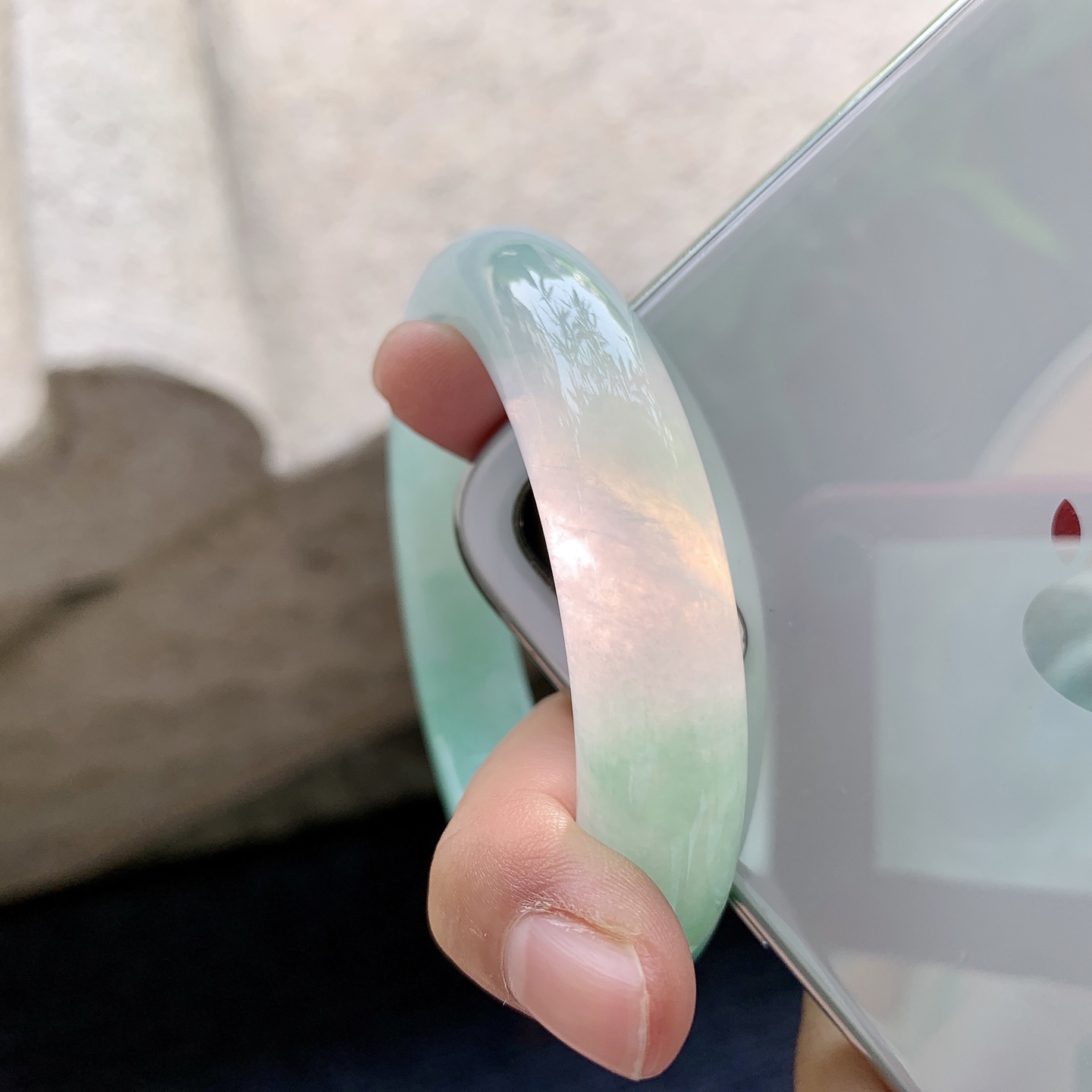 圆条54 55，冰糯飘辣绿，色辣，水润，种老，细腻，打灯有纹线