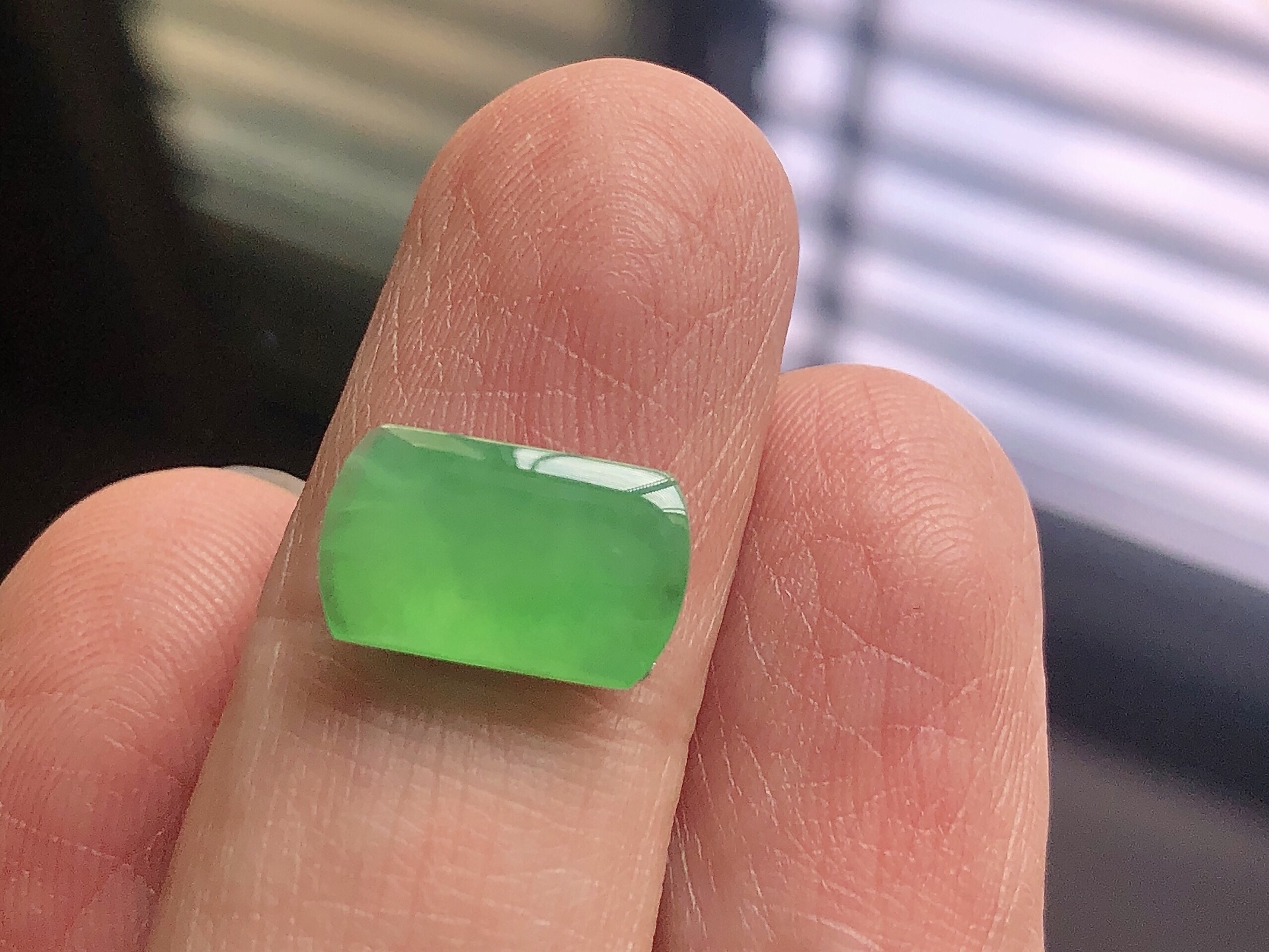 ️ 冰种阳绿马鞍， 色泽艳阳，通透水润，玉质细腻，夺目迷人，镶嵌效果，品相，无裂，尺寸12.5*7