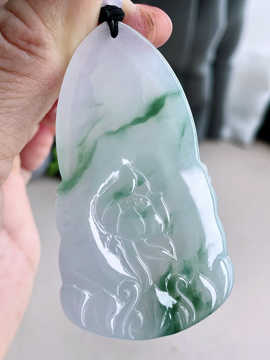 【裸石】糯冰飘绿花观音牌吊坠【说明】缅甸 无裂 性比高 飘花【尺寸】64-35.3-5.8【重量】27.6克