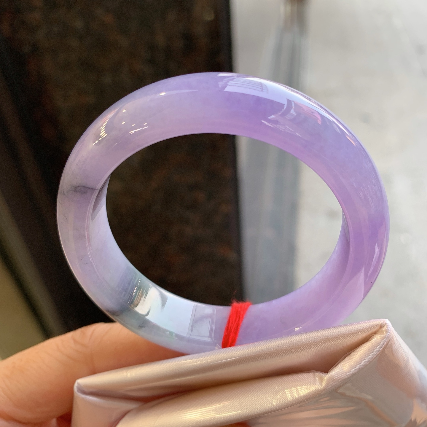 正圈粉紫带乌鸡，有纹，尺寸：51.5/13.3/8.2，小圈口
