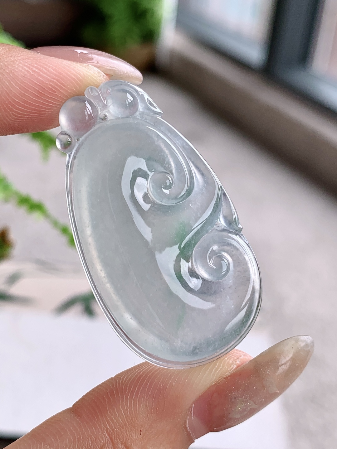 【裸石】️冰种飘绿花如意大如意吊坠【说明】缅甸 性比高 飘花【尺寸】43.5-24-5.6【重量】10克