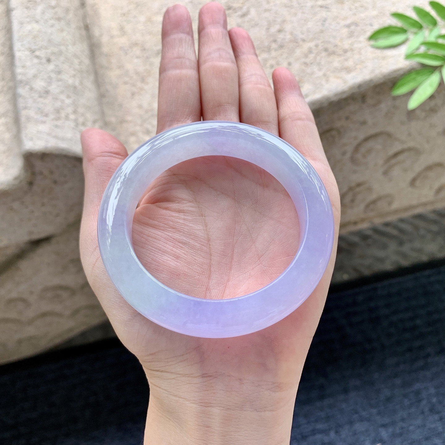 正圈54 55，冰糯种，春带彩，水润，种老，细腻，内侧有棉线
