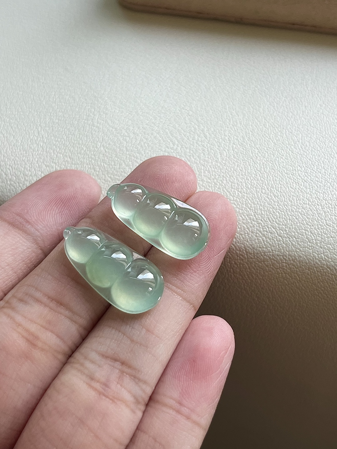 【福豆一对】冰润水透，种老细腻起荧，尺寸：21.7*10.6*5.2，21.3*10.5*6.7,b1398