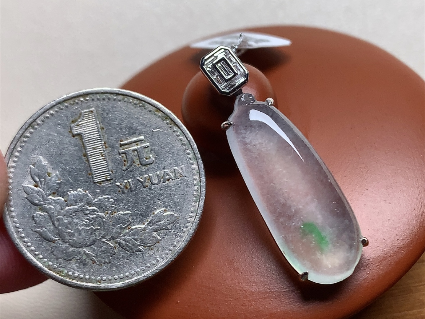 ️ 玻璃种高翠福瓜 18Ｋ，色泽别致，冰透感十足，无裂尺寸31.3*10*5.6、24*10