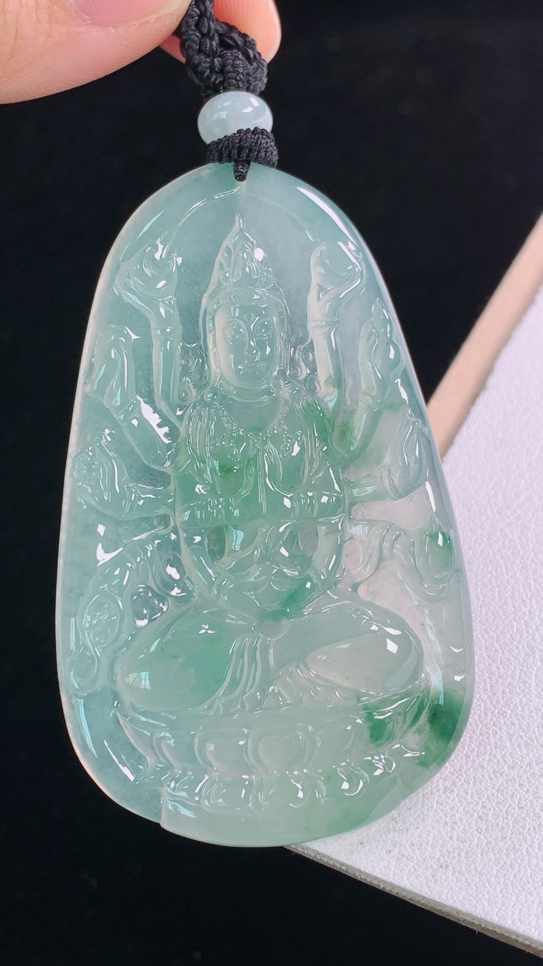 冰飘花千手观音,花色灵动，冰清玉洁，无裂,尺寸:60.6-37.7-5.5mm 6