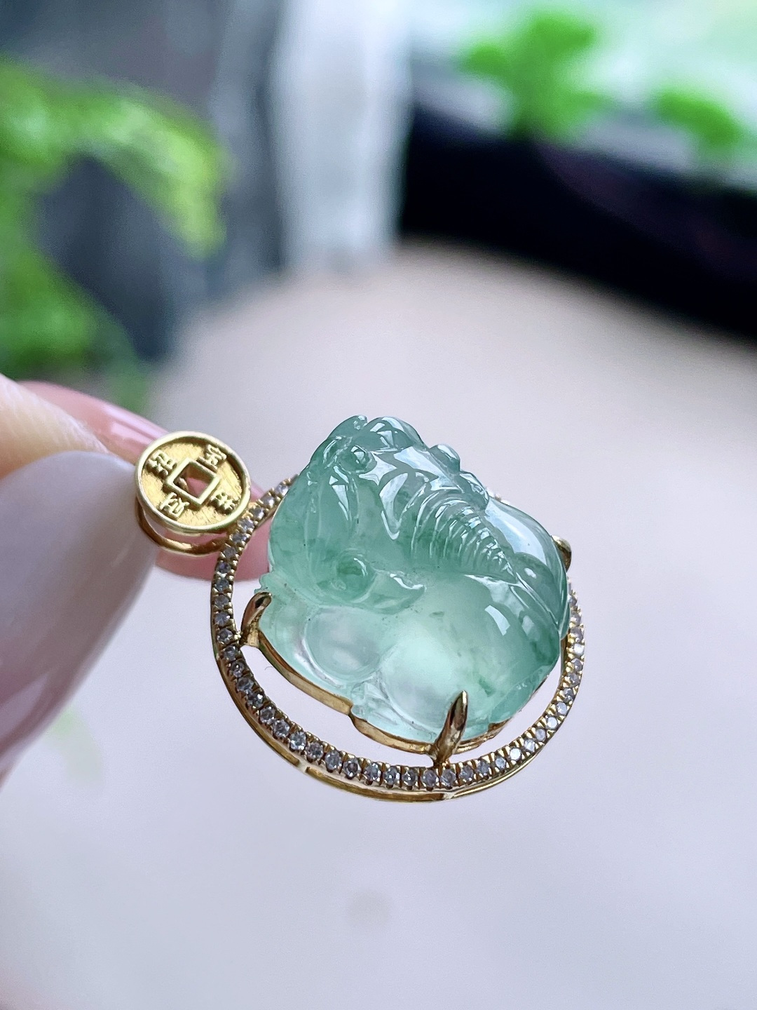 冰晴水貔貅吊坠, 18k金镶嵌, 无裂, 性比高, 超厚, 飘花, 23.7-18.3-10.6, 14.4-13.5-10.3, 4克