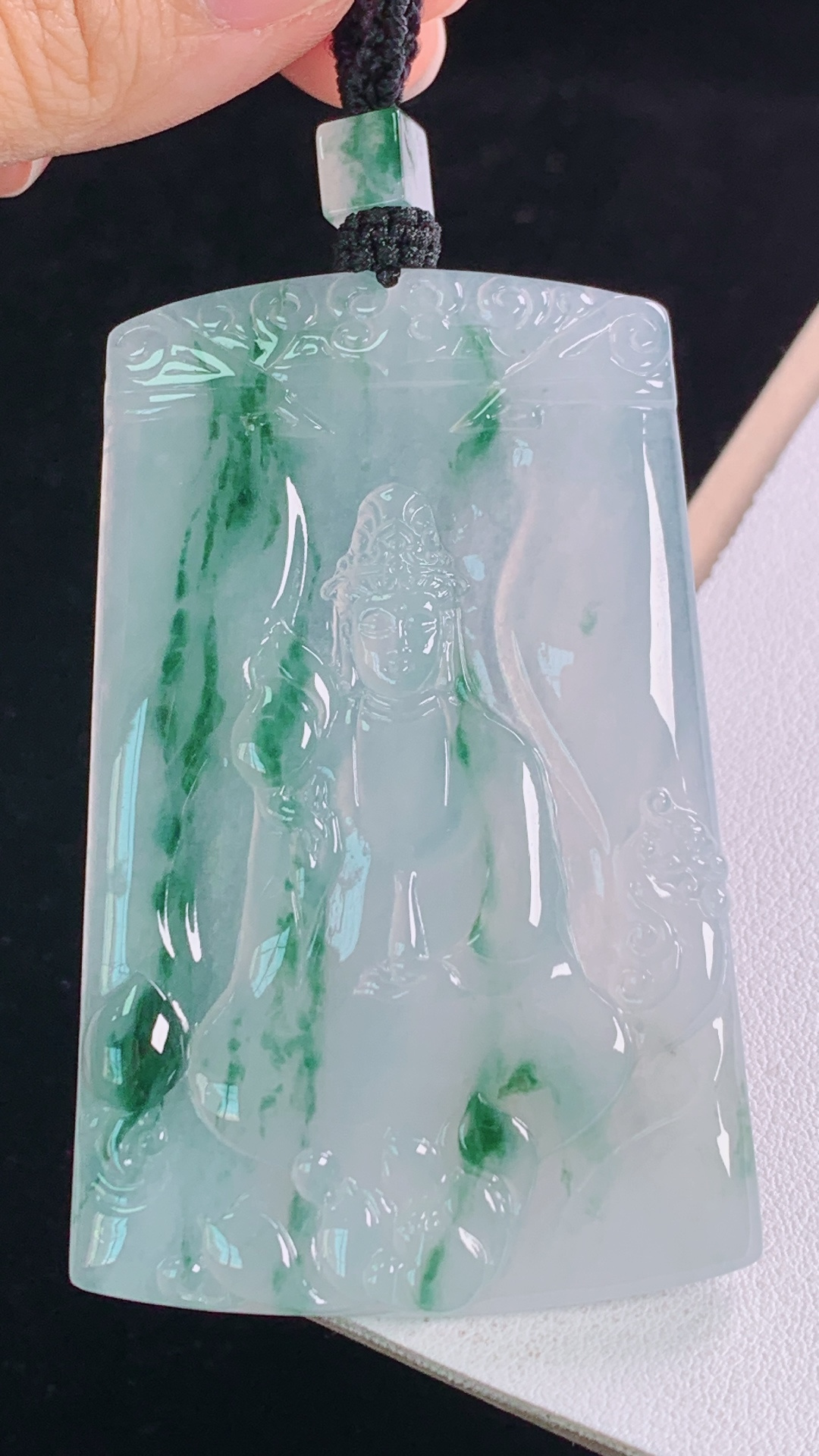冰飘花大势至菩萨,花色灵动，水润清爽，无裂,尺寸:70.4-45.8-5.3mm 6