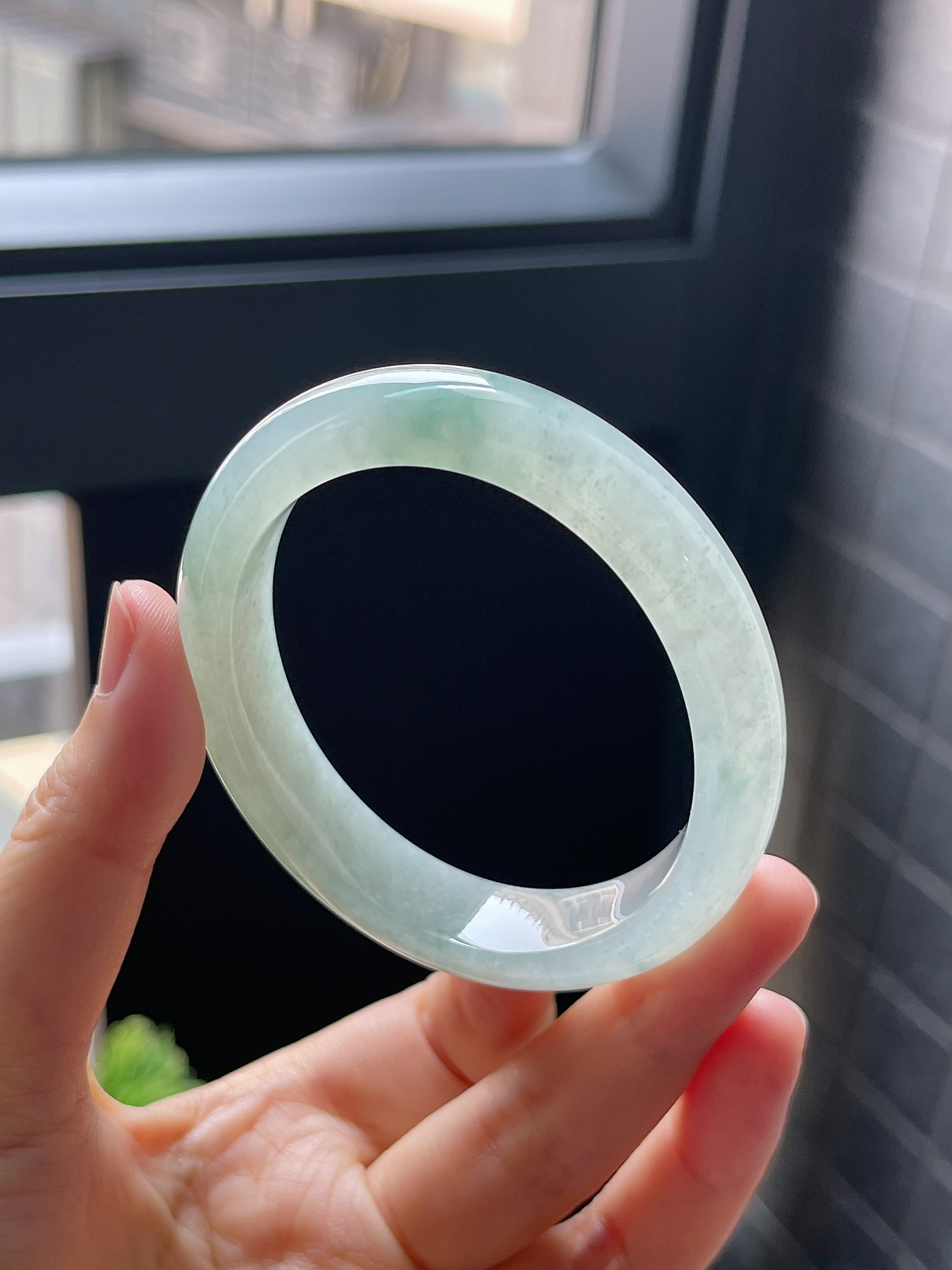 贵妃圈口54.5，冰糯种浅绿色翡翠手镯9.9