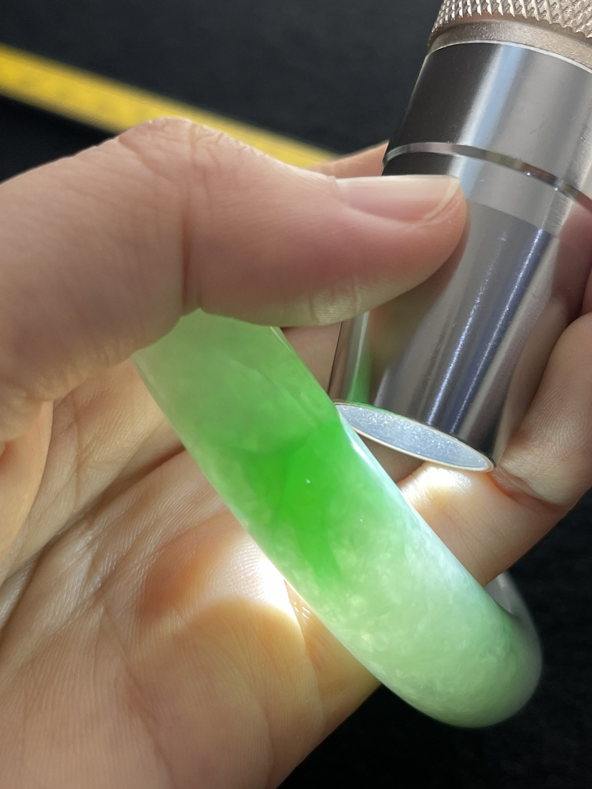 圈口57.8，糯化种飘绿阳绿翡翠正圈手镯9.9