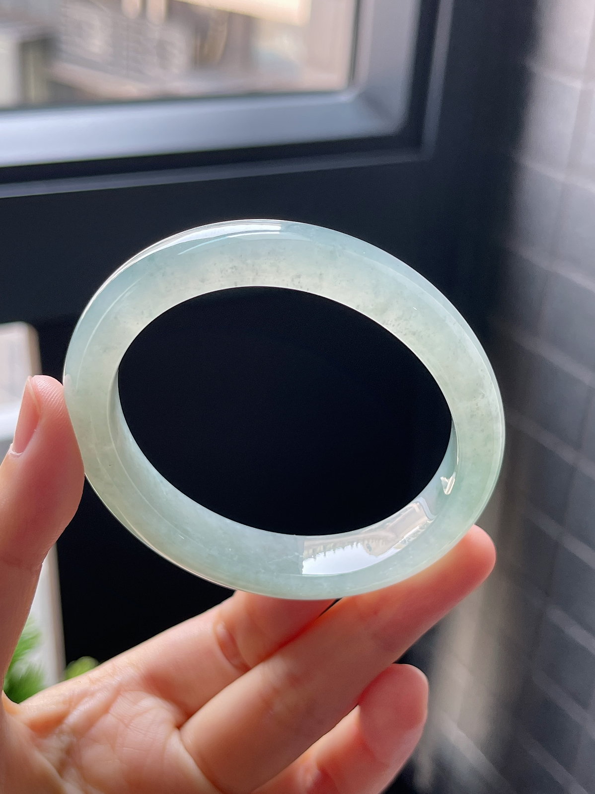 贵妃圈口54.5，冰糯种浅绿色翡翠手镯9.9