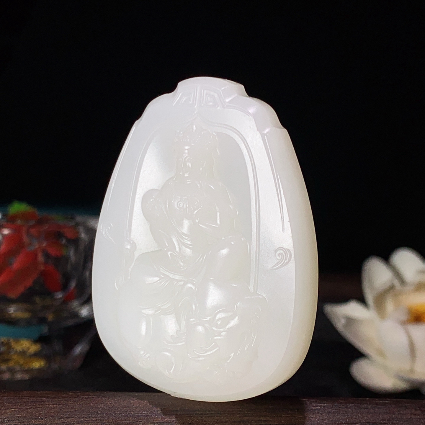 新疆和田玉羊脂白普贤菩萨牌子挂件 尺寸55/42/12重49.8克 白度一级 玉质细腻油润 底色纯净 脂粉好，品质好！lt260116