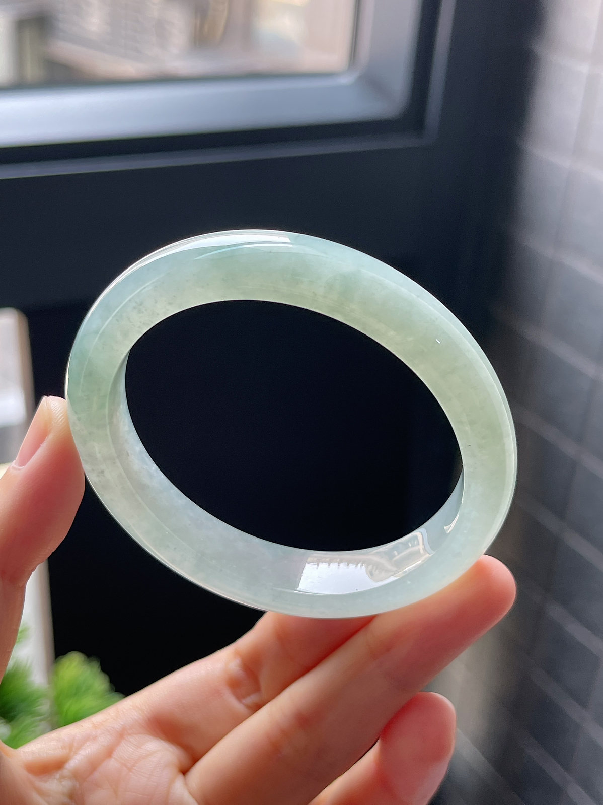 贵妃圈口54.5，冰糯种浅绿色翡翠手镯9.9