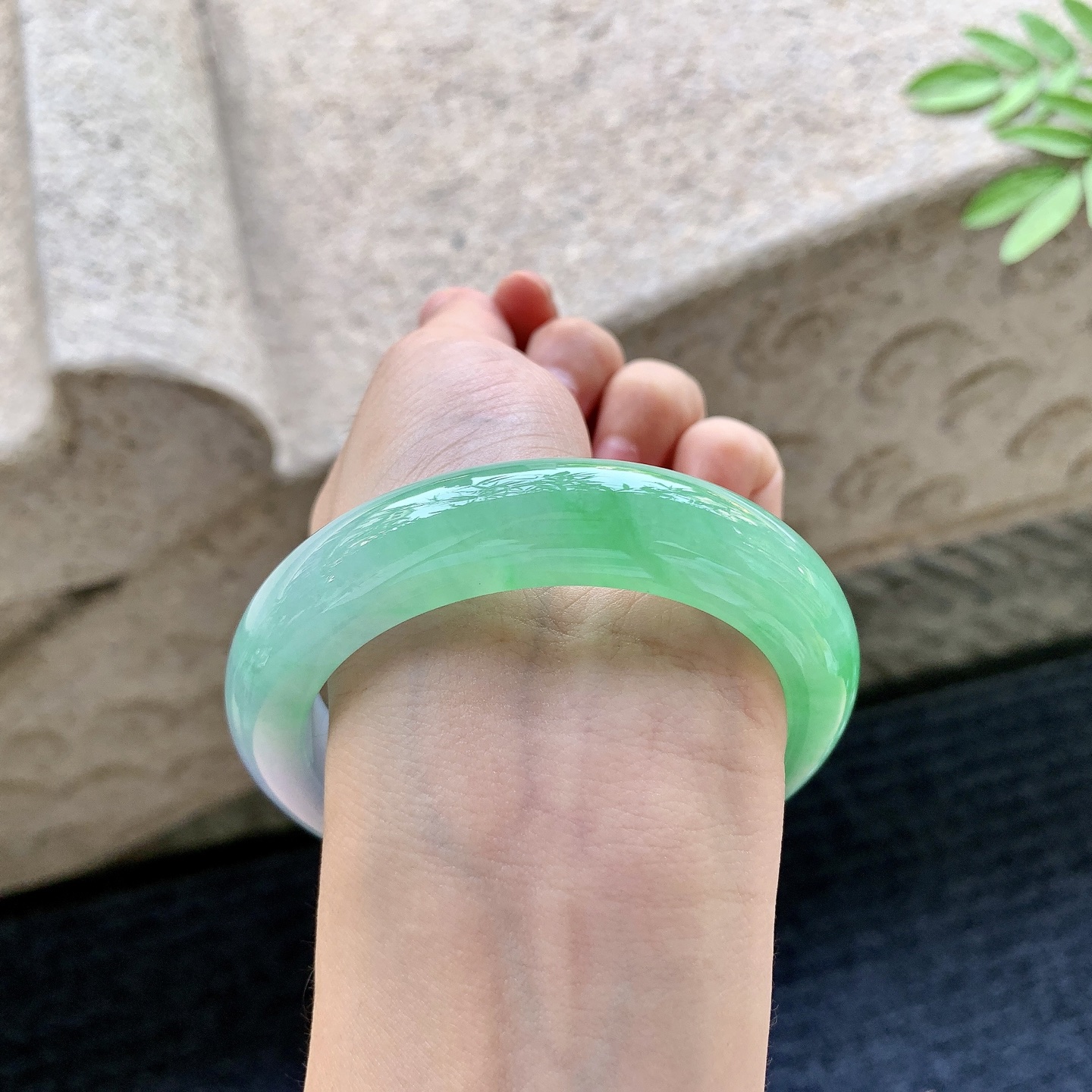 正圈56 57，冰糯春彩，阳绿，水润，种老，细腻，打灯有絮线