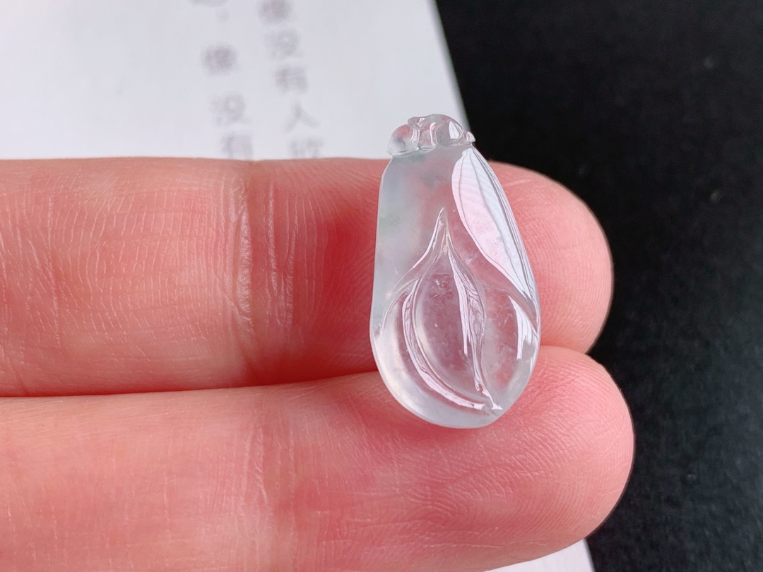 高冰玉兰花，无裂冰透纯净，温润得如同婴儿肌肤，尺寸：19/10.5/4.6