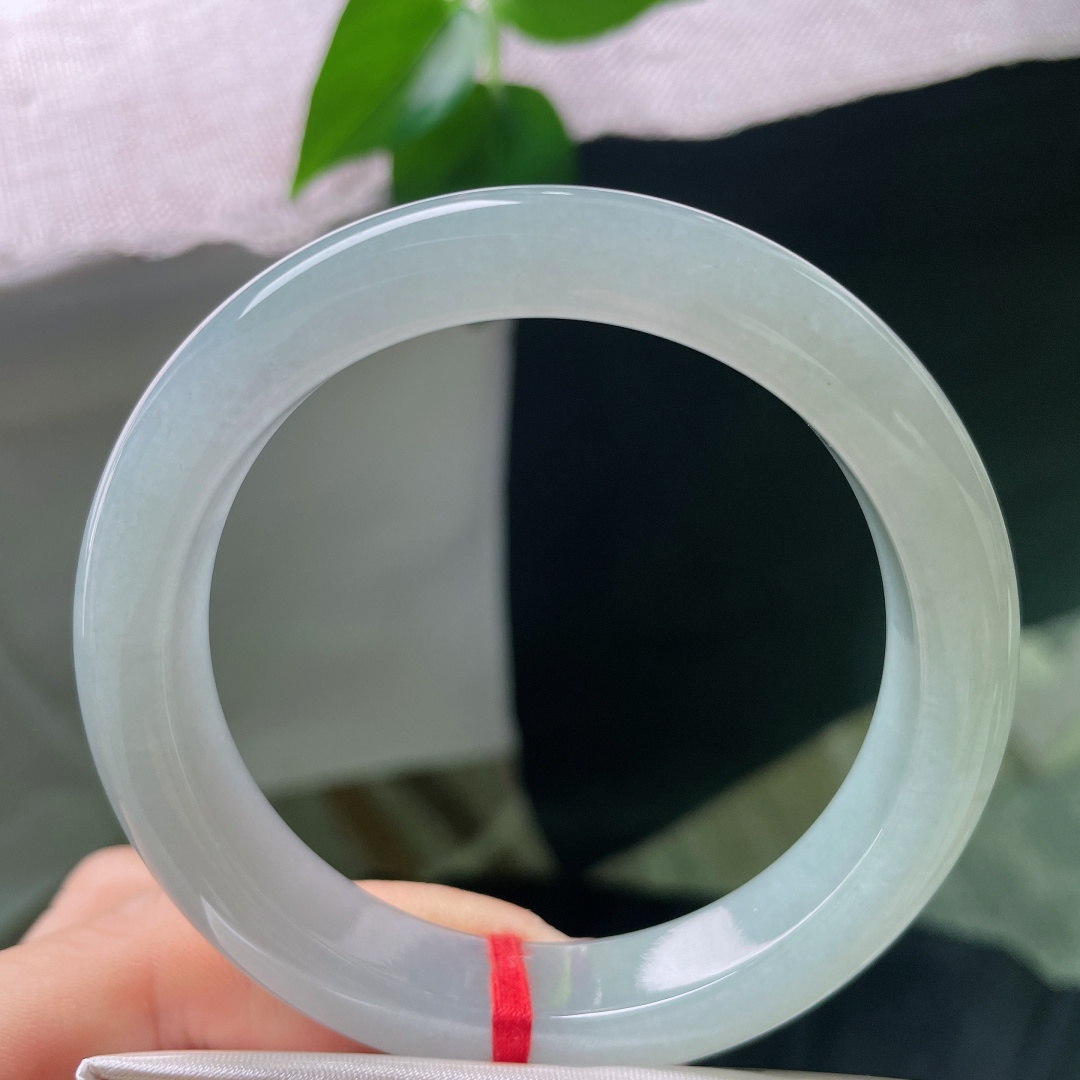 56.6/12/9，冰晴底正圈，柔润细腻，光感好，清雅，亭亭玉立，皮纹，58566a