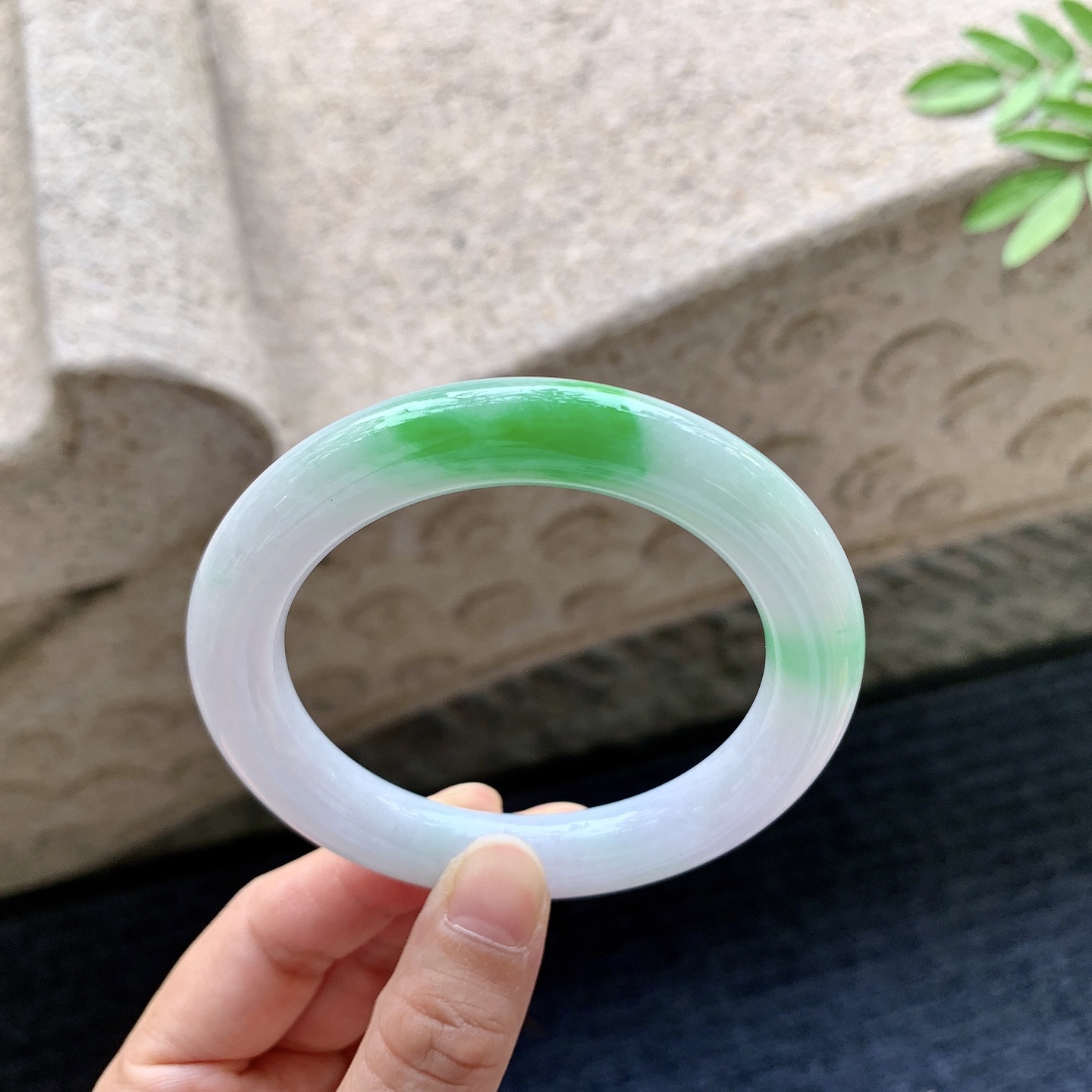 圆条55 56，细糯飘阳绿，水润，种老，细腻，有纹线
