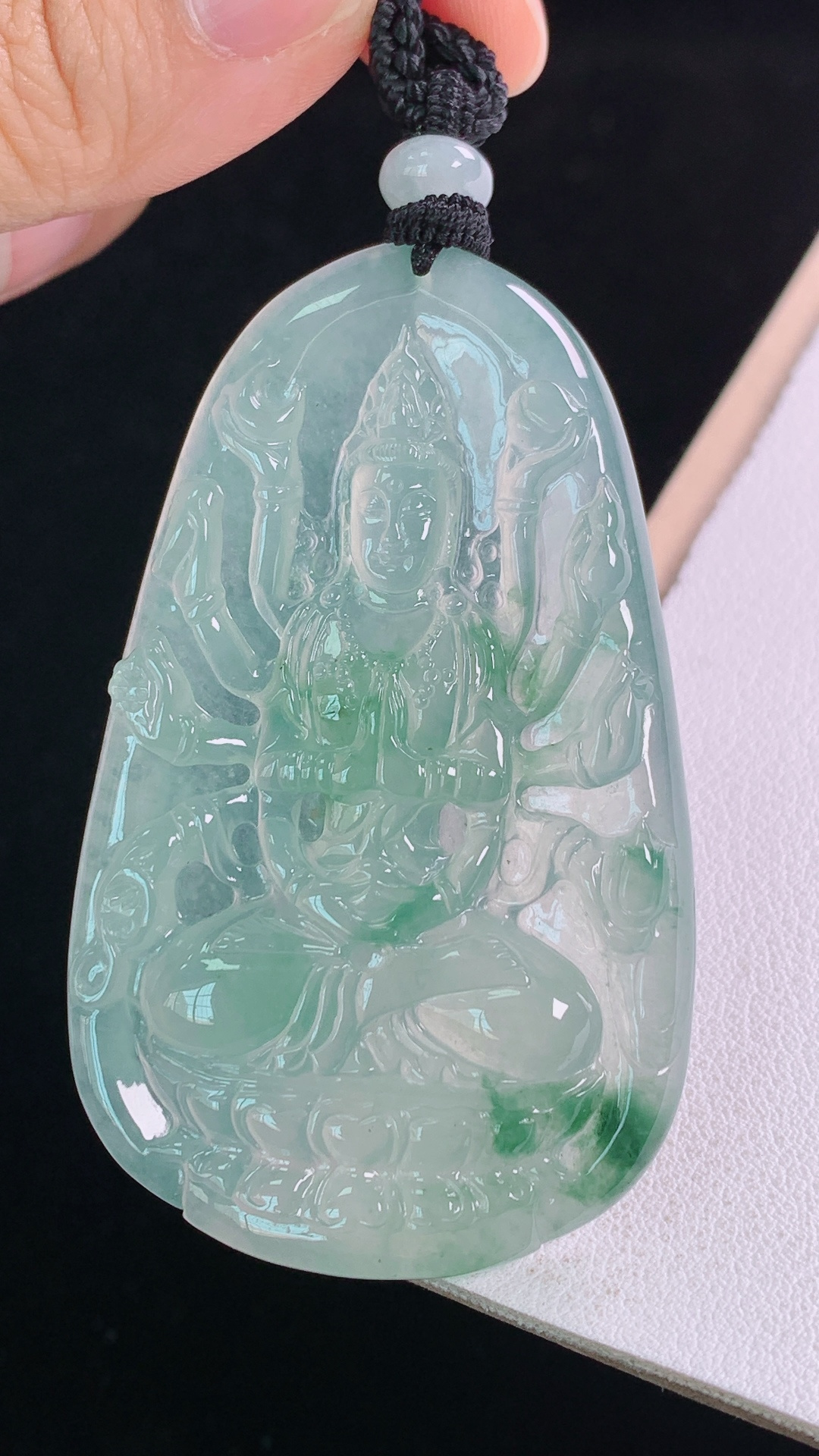冰飘花千手观音,花色灵动，冰清玉洁，无裂,尺寸:60.6-37.7-5.5mm 6
