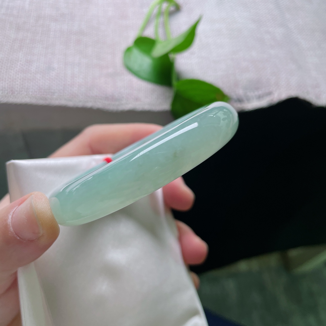 56.2/12.6/8.3绿底正圈，葡萄肉，宁静致远，上手温婉又淑雅，棉根，无裂，ss58560a