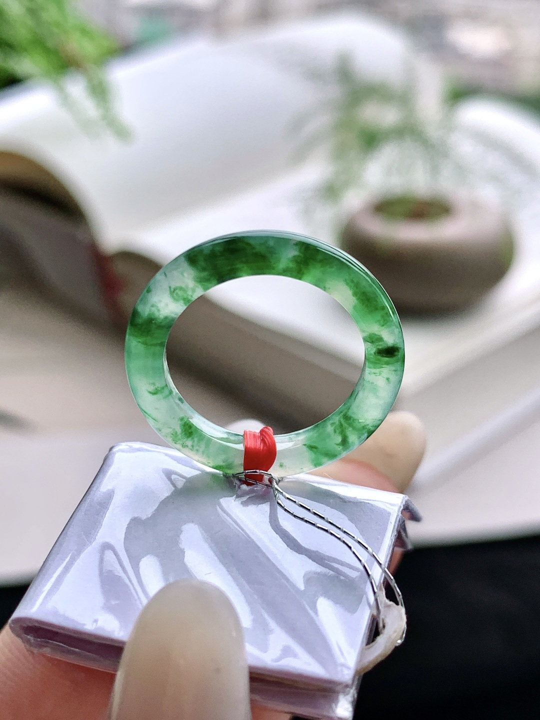 【裸石】️冰飘阳绿花戒圈指环【说明】缅甸 性比高 飘花【尺寸】3.3-3.3【圈口】13号【重量】3.5克