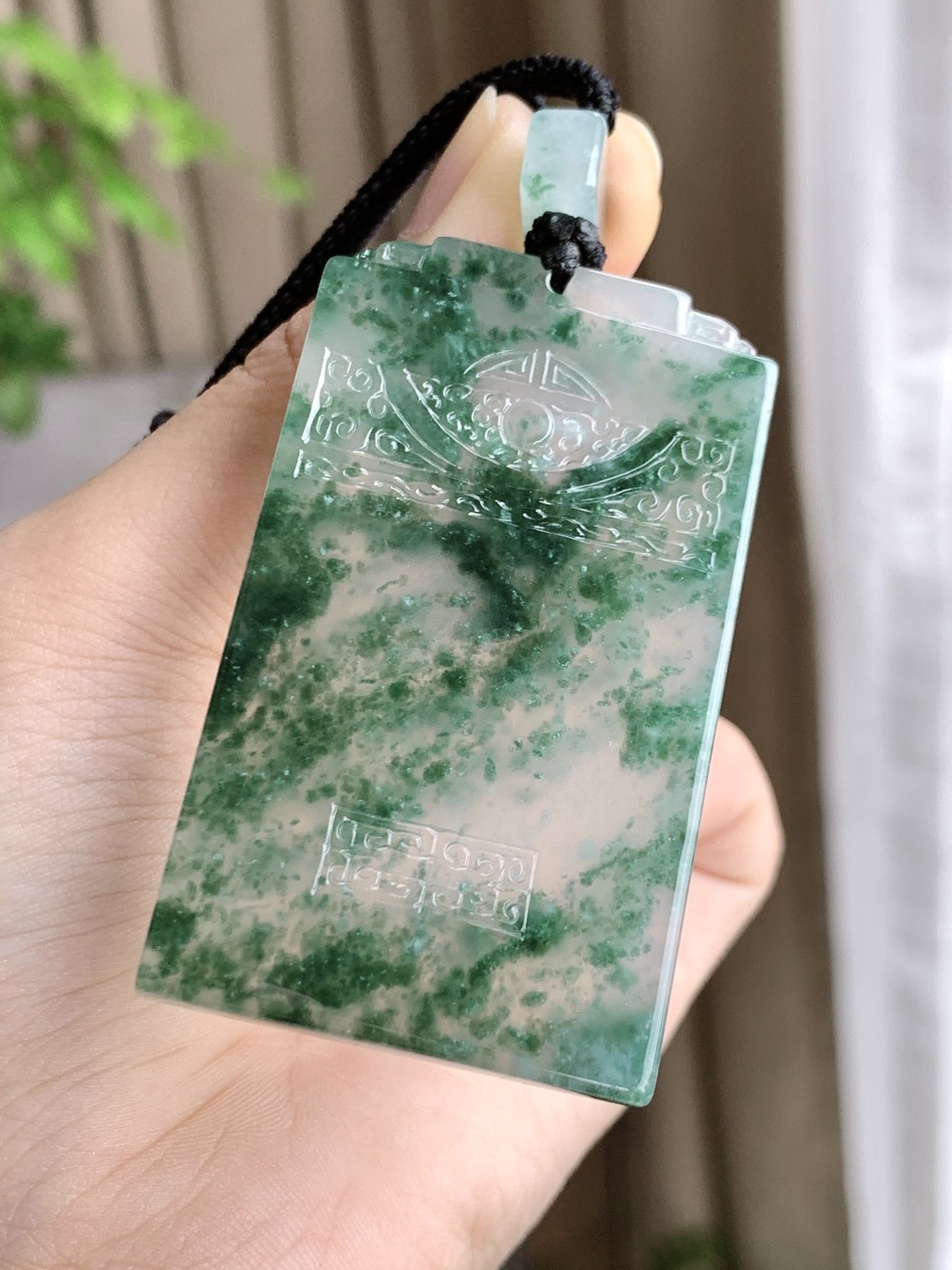 【裸石】冰飘绿花大仿古牌无事牌吊坠【说明】缅甸 性比高 水墨画 飘花【尺寸】60-35.6-5.7【重量】41.4克