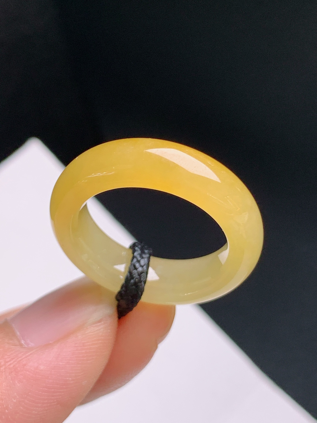 ️ 黄翡指环，色泽温润，玉质细腻，简约大气