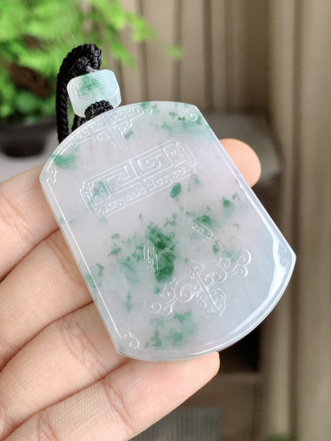 【裸石】冰飘绿花大仿古牌无事牌吊坠【说明】缅甸 性比高 飘花【尺寸】53.8-39.8-5.4【重量】36.6克
