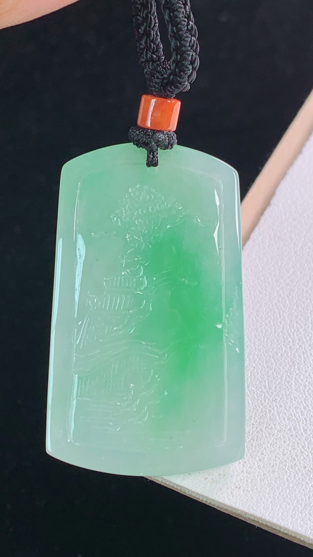 冰飘绿山水牌,色泽清新,雕工精湛,无裂,尺寸:49.1-29.1-9.2mm 6