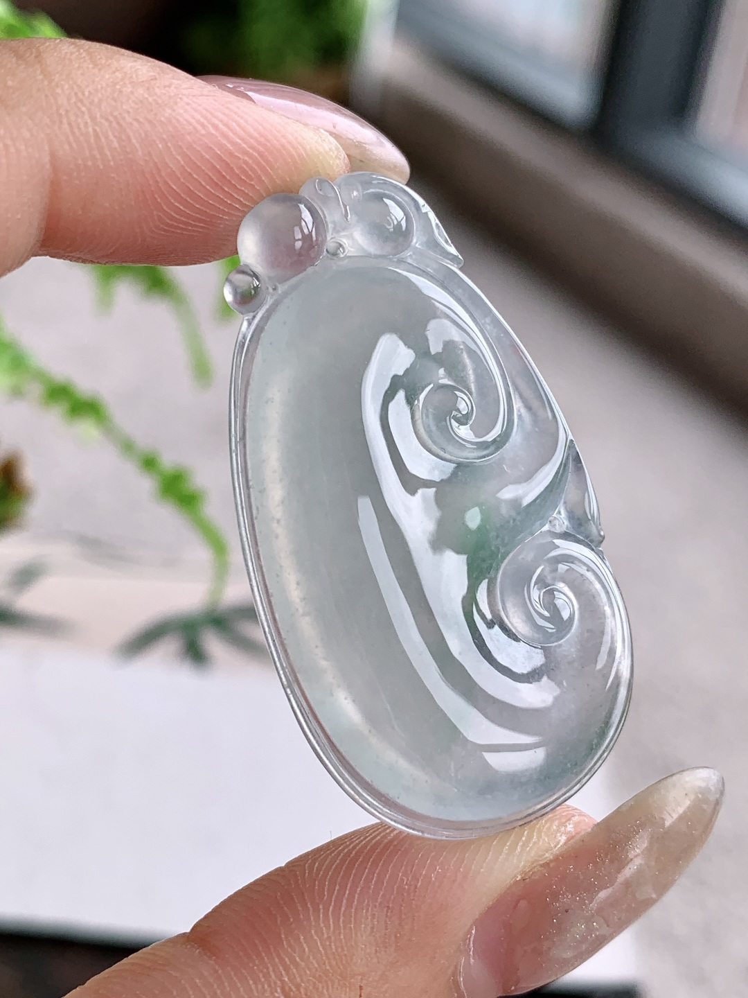 【裸石】️冰种飘绿花如意大如意吊坠【说明】缅甸 性比高 飘花【尺寸】43.5-24-5.6【重量】10克