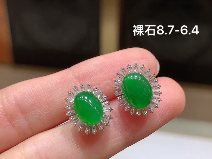 ️ 冰绿蛋面耳钉 种老水足 佩戴优雅气质 性比高 18k金镶嵌 无裂 尺寸看图