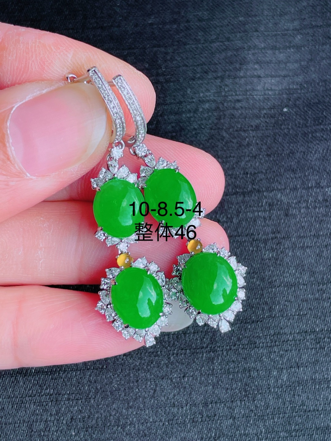 高冰绿蛋面耳坠，晶莹剔透，新颖时尚，无裂，10-8.5-4