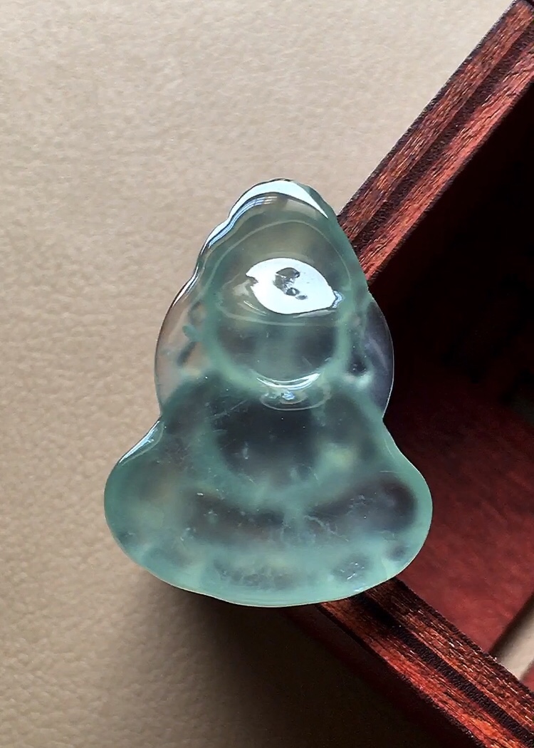 冰种晴水宝宝佛 底色十分漂亮，可爱讨喜，无裂尺寸26*19.3*4.8