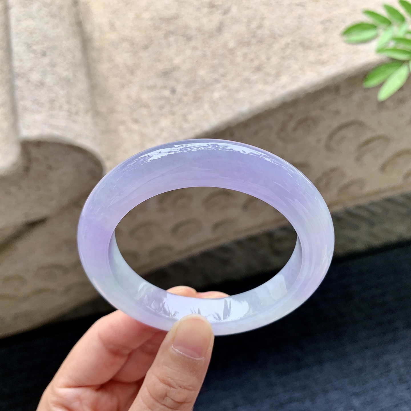 正圈54 55，冰糯种，春带彩，水润，种老，细腻，内侧有棉线