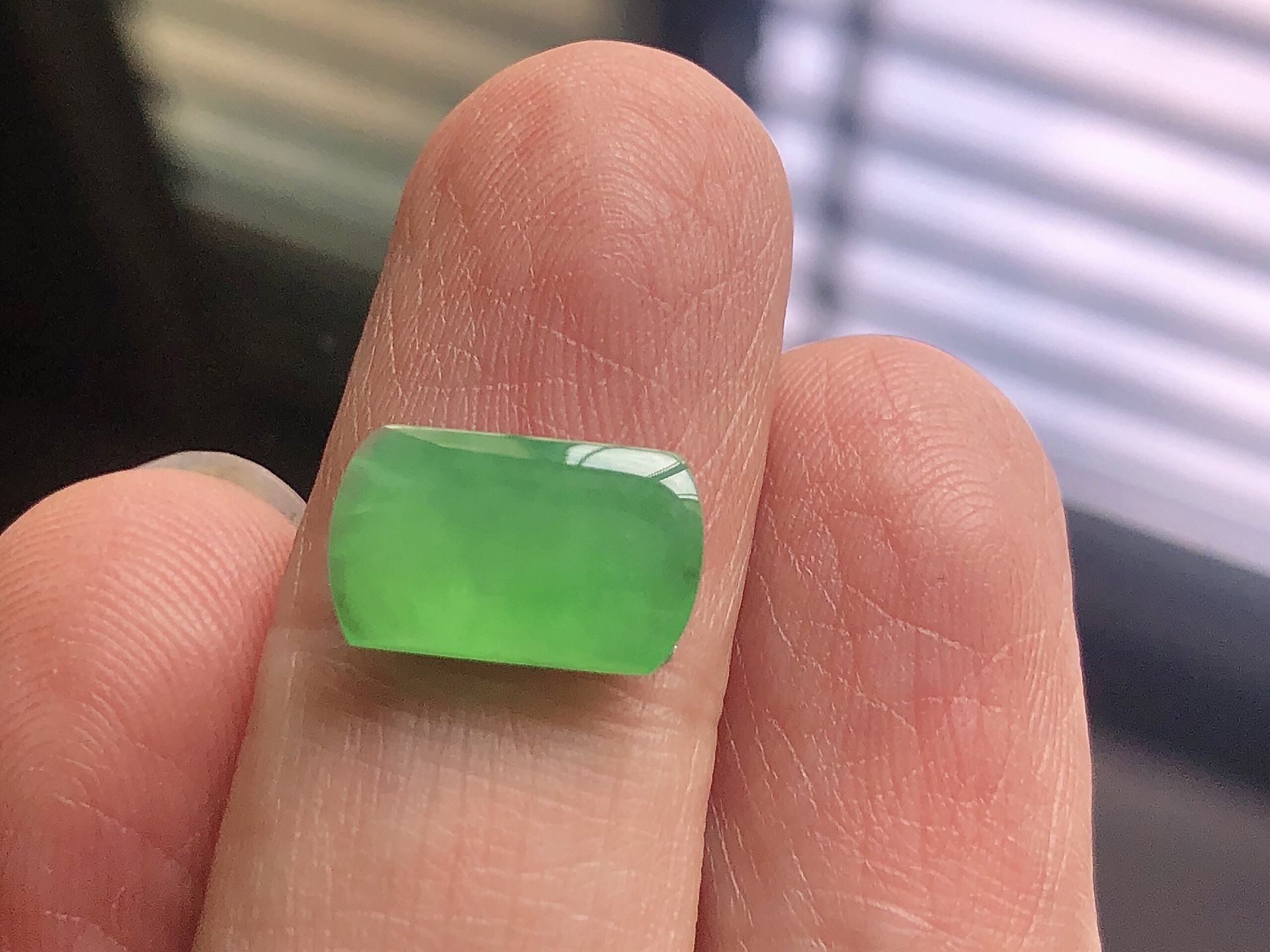 ️ 冰种阳绿马鞍， 色泽艳阳，通透水润，玉质细腻，夺目迷人，镶嵌效果，品相，无裂，尺寸12.5*7