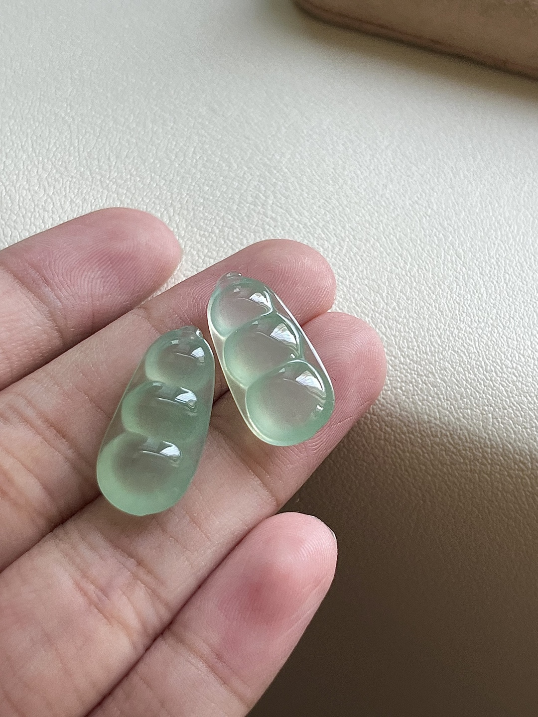 【福豆一对】冰润水透，种老细腻起荧，尺寸：21.7*10.6*5.2，21.3*10.5*6.7,b1398