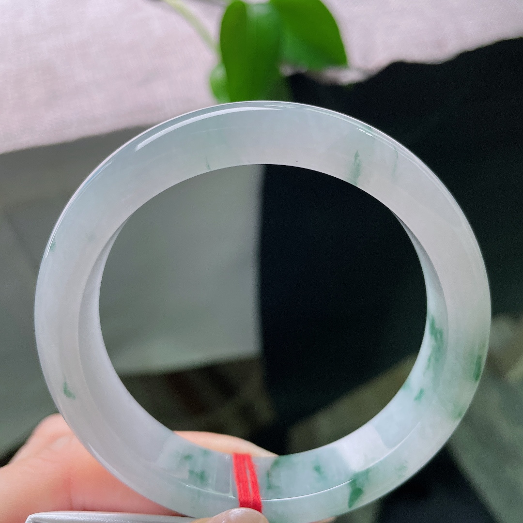 57/13.4/8.4，飘花正圈，无裂，飘花疏密错落，浓淡相宜，宛如一幅浑然天成的写意画卷。ss58512a