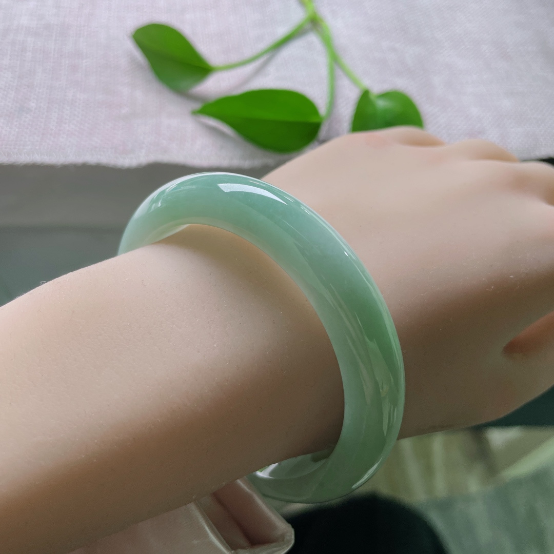 绿底正圈，水润细腻，青春年华，温婉可人，有棉线，ss58604a
