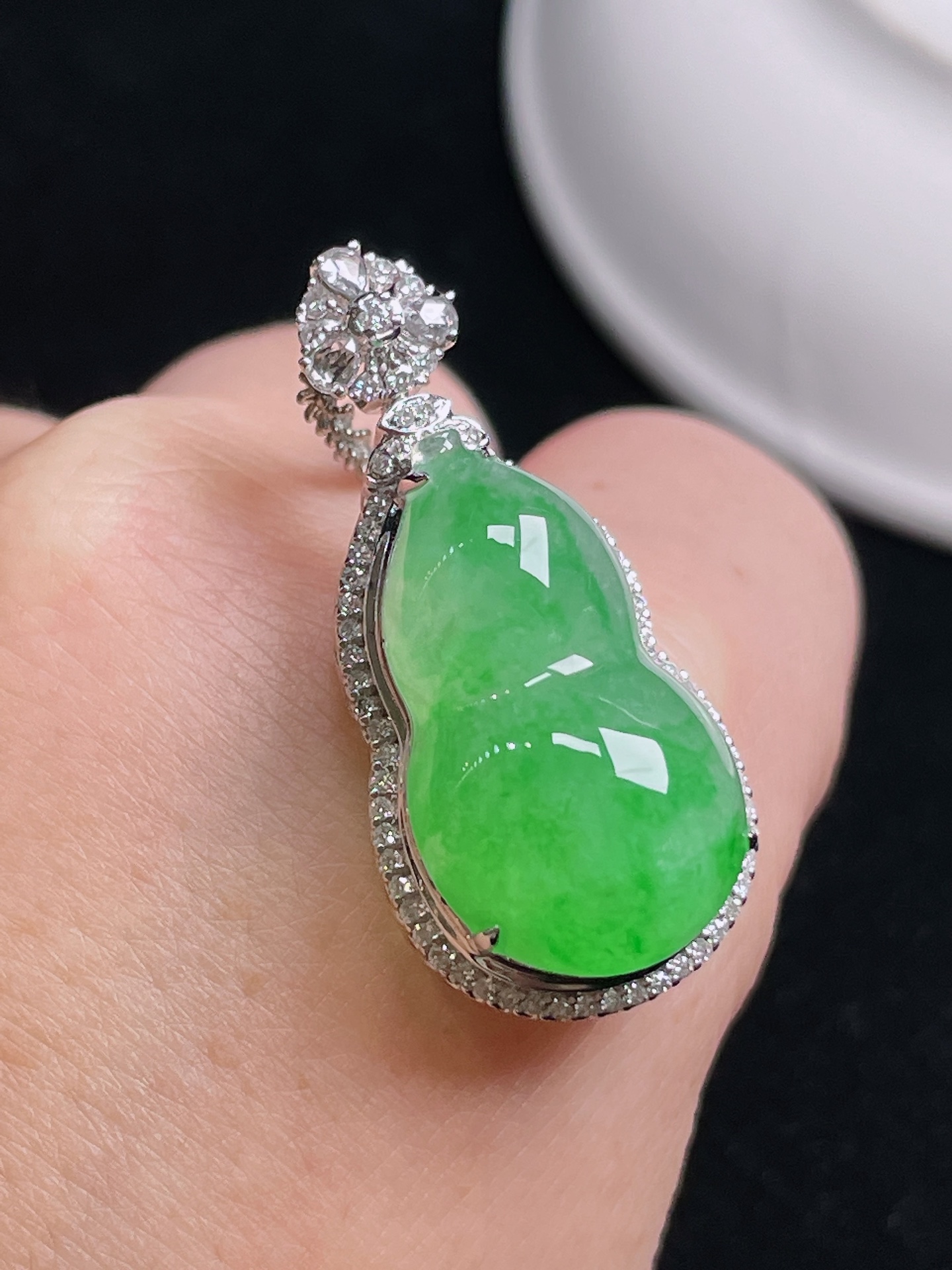 ️ 飘绿葫芦 饱满圆润 色绿莹润 整体：33.9/16.1/12.5 裸石：23.2/13.5/6.8