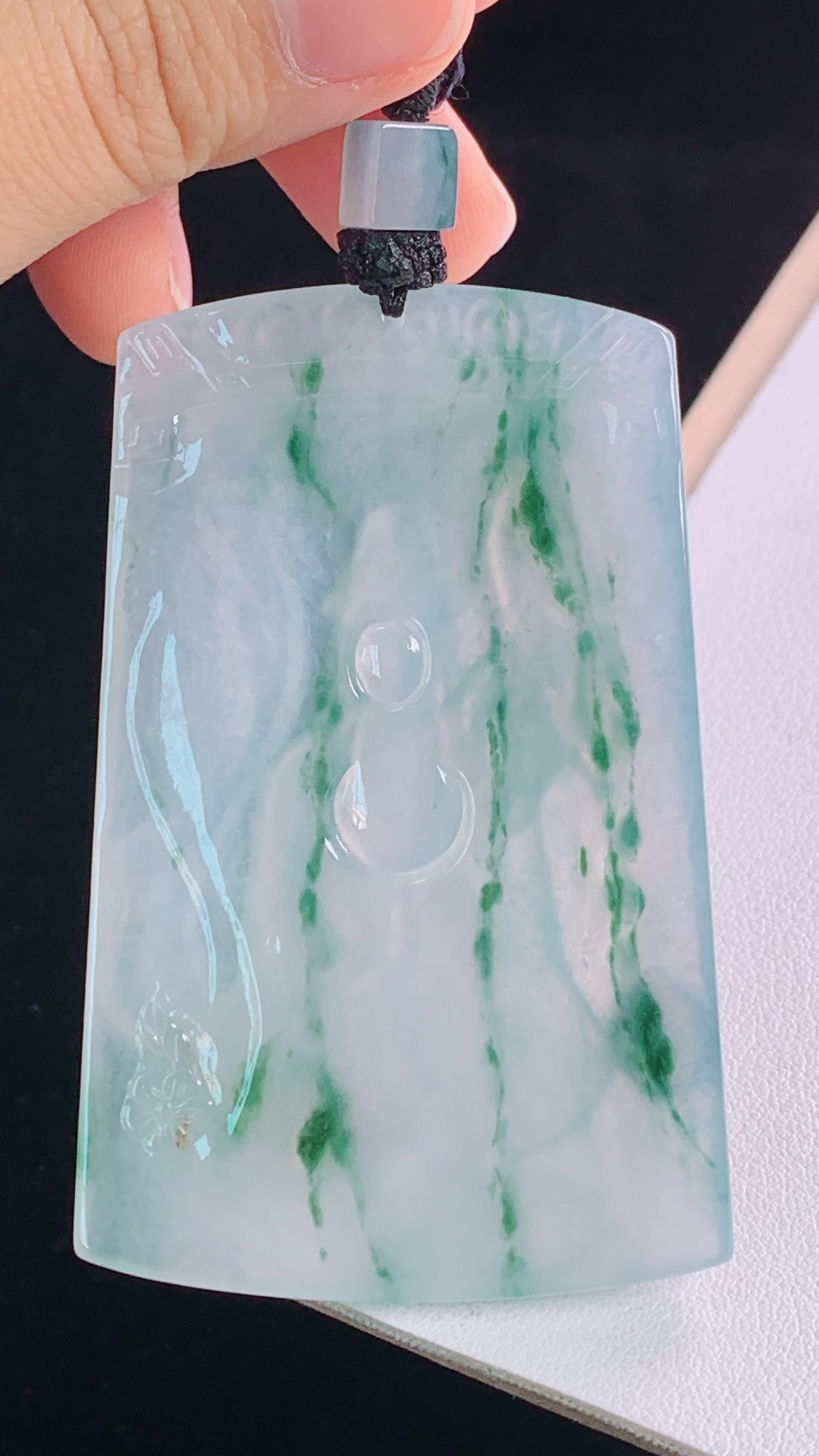 冰飘花大势至菩萨,花色灵动，水润清爽，无裂,尺寸:70.4-45.8-5.3mm 6