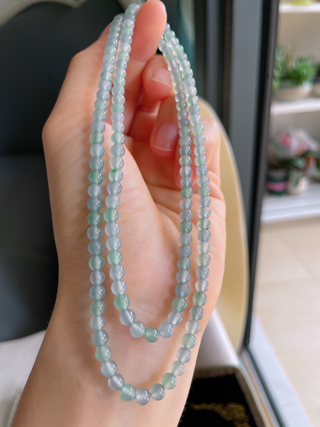 ️天然翡翠A货，冰双彩珠链，尺寸：4.4mm135颗。【编4605】