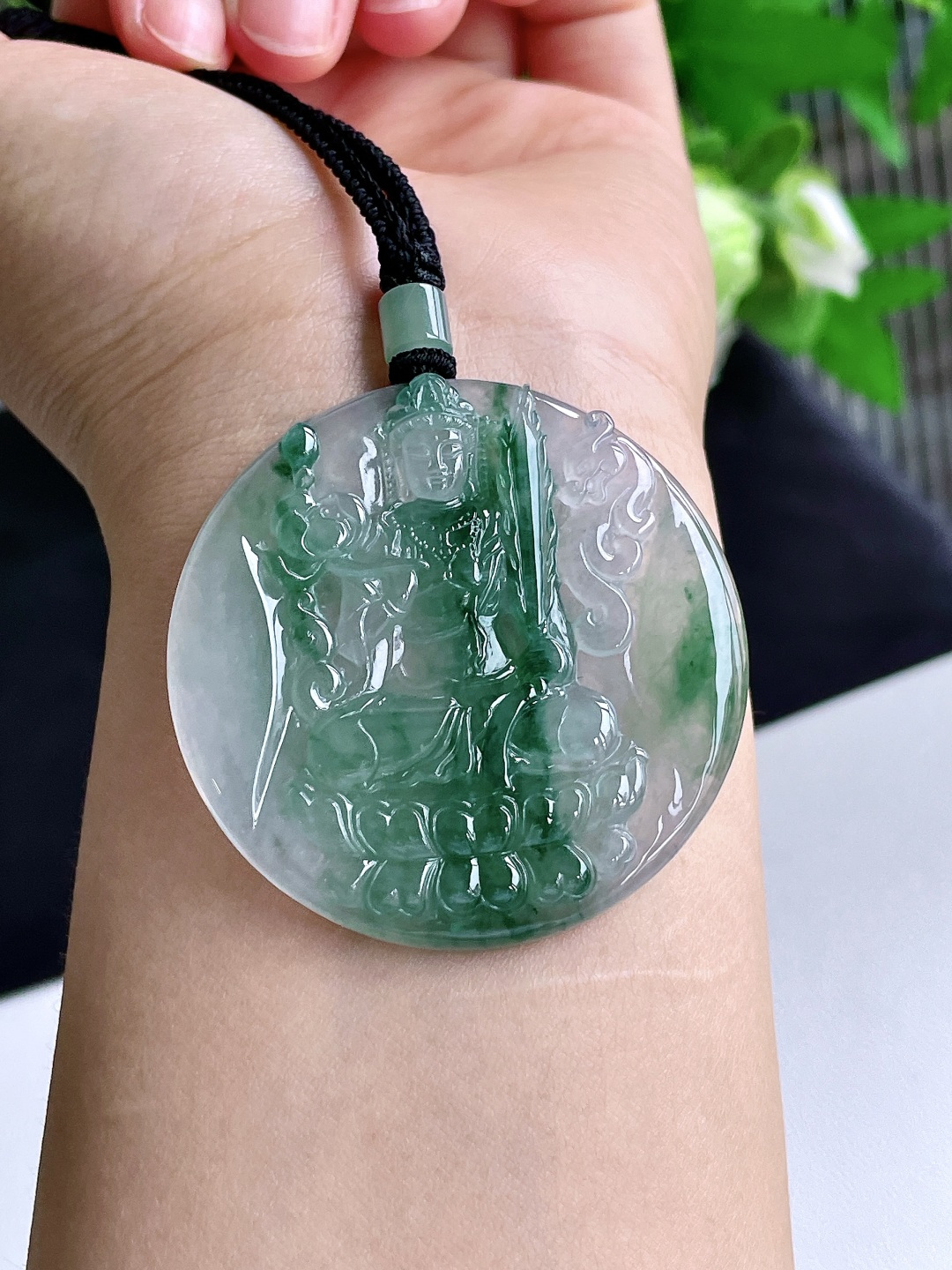 【裸石】冰飘花圆牌虚空藏菩萨牌吊坠【说明】缅甸 无裂 性比高 【尺寸】51.4-5.6 【重量】33克