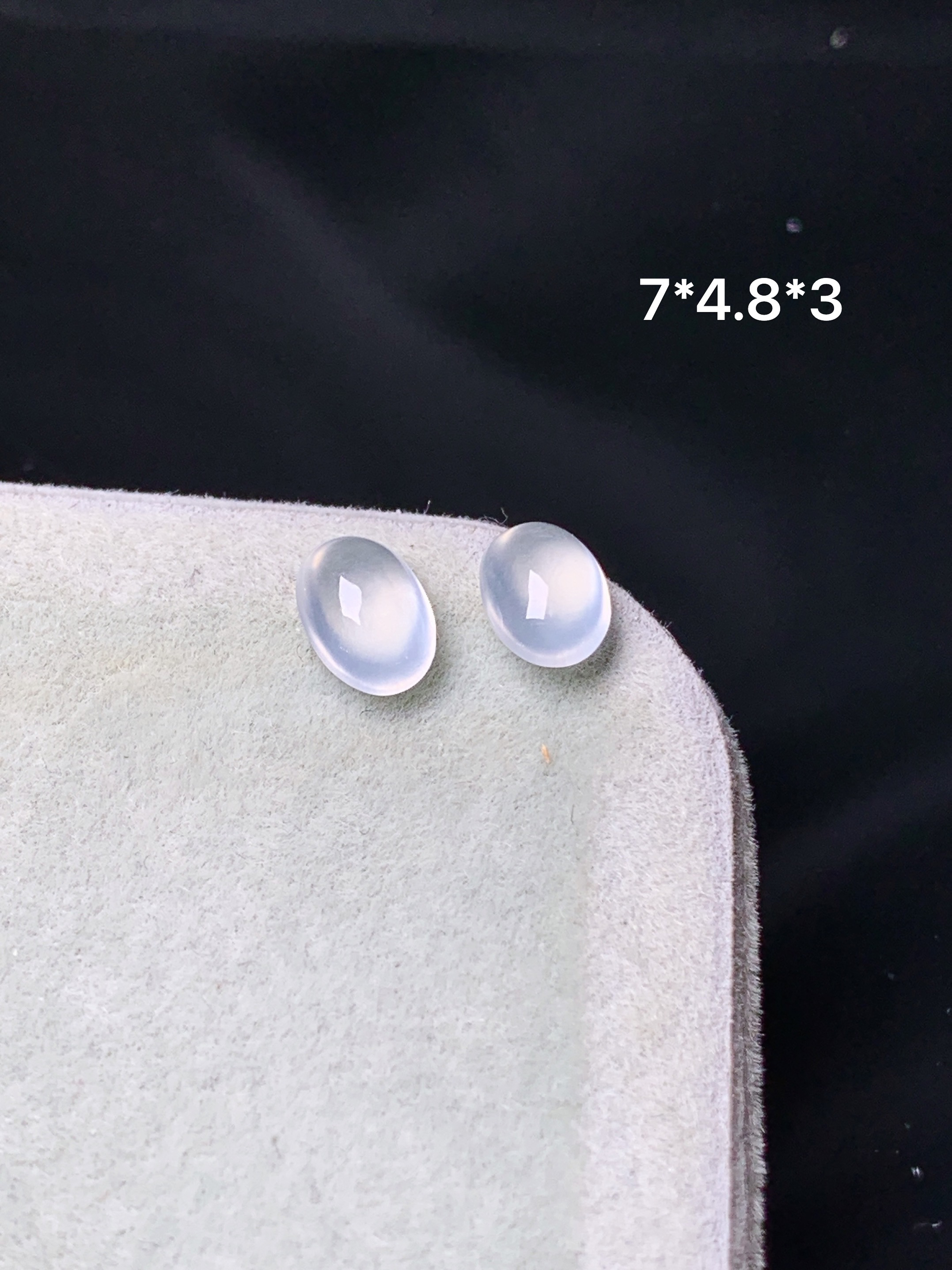 镶嵌款 冰种蛋面一对 玉质细腻 色泽艳丽清新 水润亮眼 整体尺寸7*4.8*3 2x