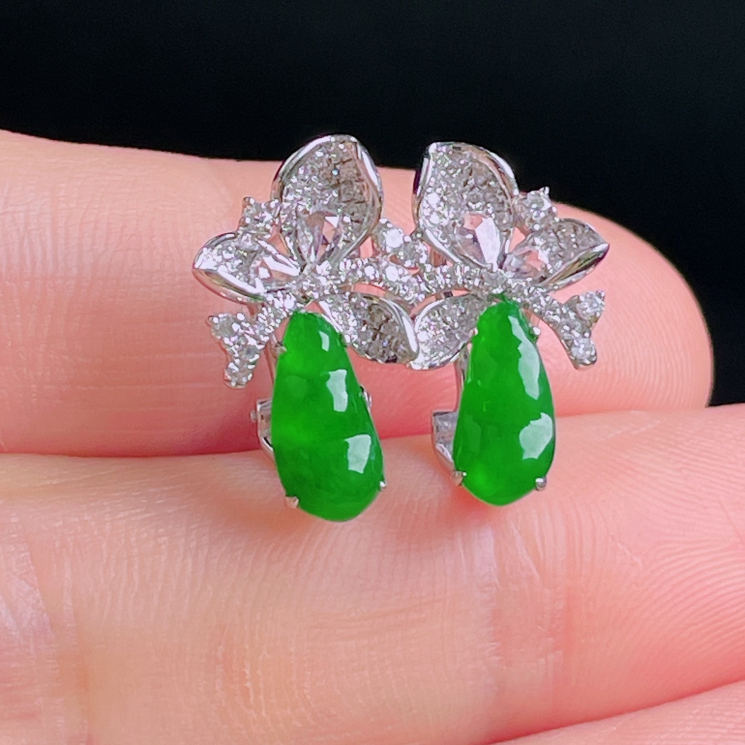 辣绿耳包，18k镶嵌，老种起光，细底通透，尺寸：17/10.4/3mm0909