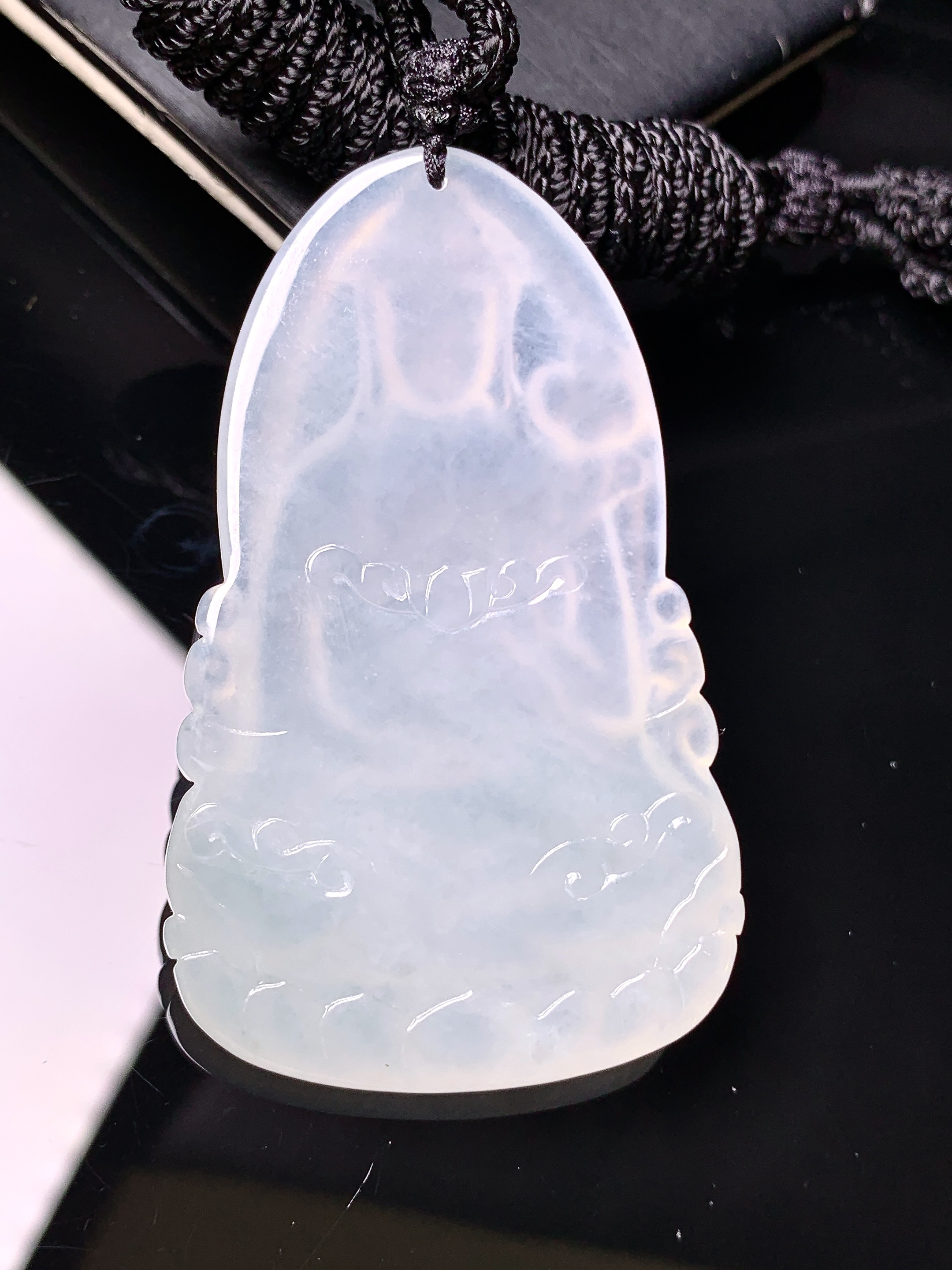 冰种观音菩萨吊坠 玉质细腻 色泽艳丽清新 水润亮眼 整体尺寸58.7*35.5*5.8 x3