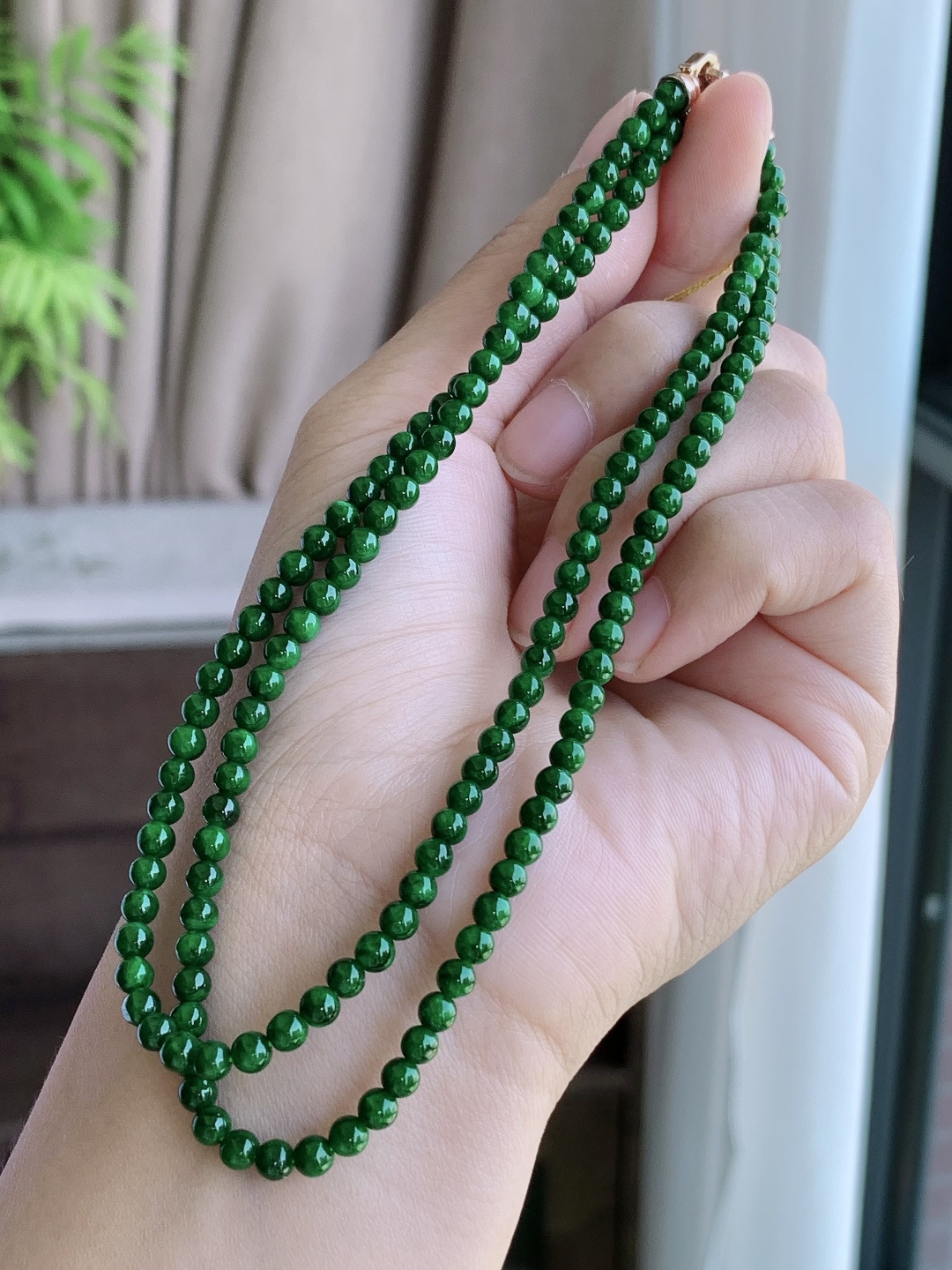 【珠子】冰辣绿珠链圆珠珠子珠串长串【说明】 性比高【尺寸】3.9-3.6mm【重量】17.8克