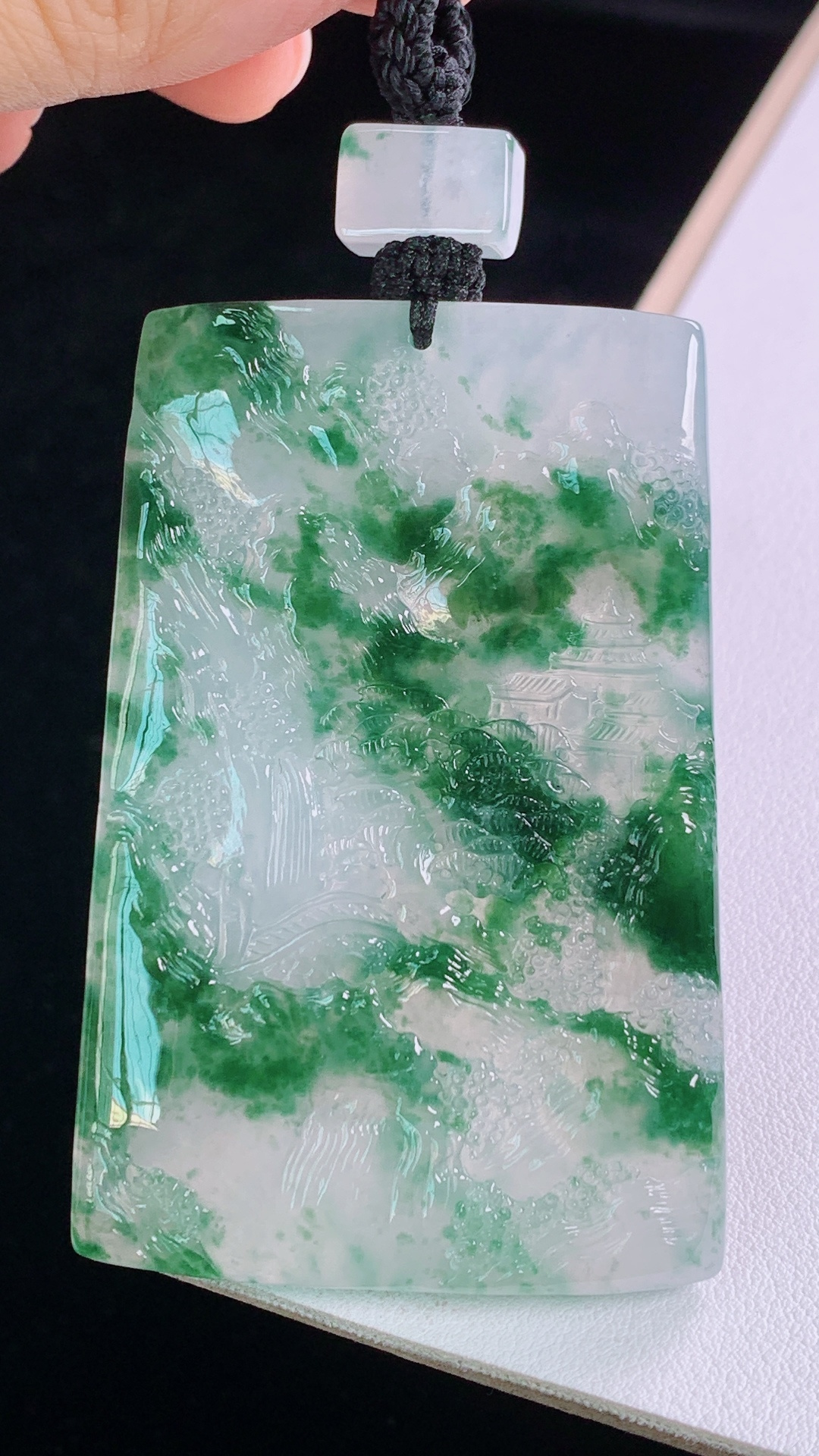 冰飘花山水牌，花色灵动，水润细腻，无裂，尺寸:65.5-43.5-5.7mm 7