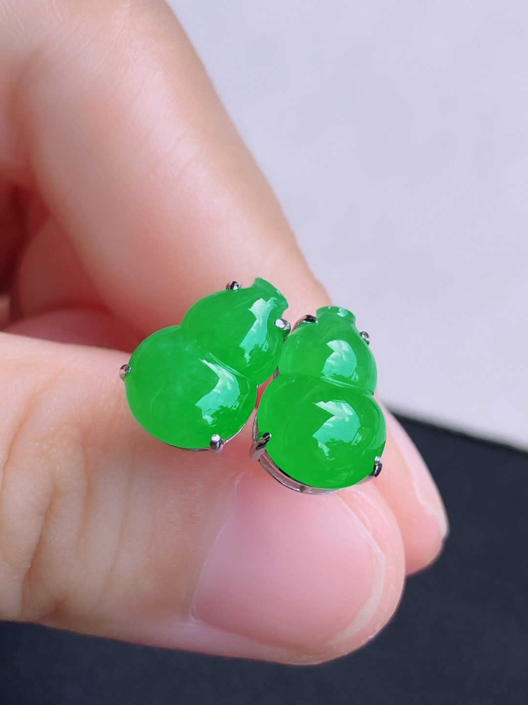 阳绿葫芦耳钉，简约时尚，尺寸13/9/5.6/自然光实拍