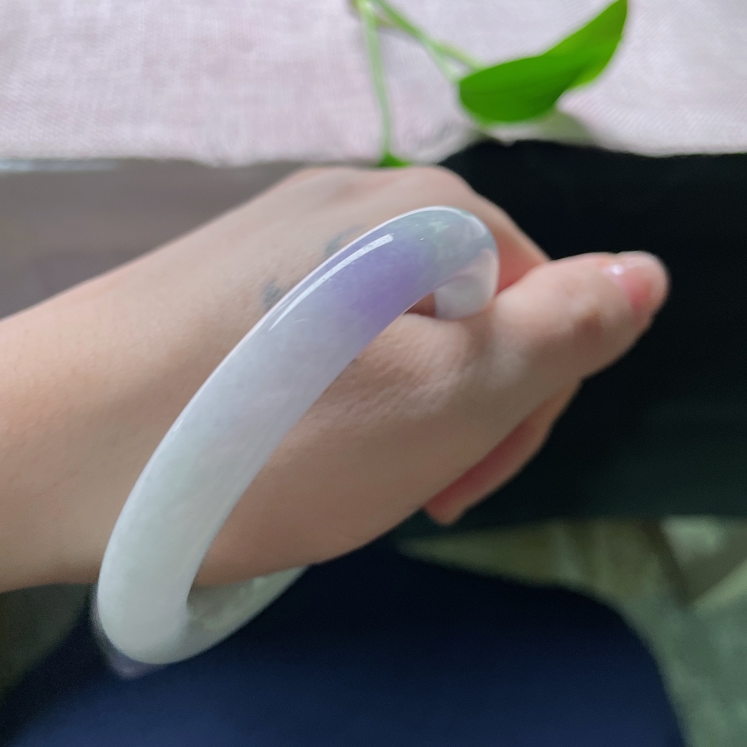 55.5/9.6，圆条，石纹，这份烟紫，朦胧梦幻，少了艳色的喧嚣，多了一份东方女子独有的含蓄柔情。ss57949a